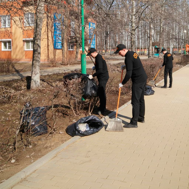 Уборка листьев в Ельце